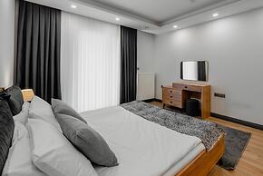 Modern Flat w Patio and Garden 5 min to Lara Beach