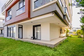 Modern Flat w Patio and Garden 5 min to Lara Beach