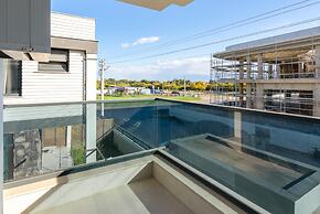 Duplex w Balcony Terrace 5 min to Beach