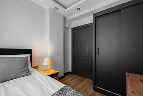 Duplex w Balcony Terrace 5 min to Beach