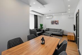 Duplex w Balcony Terrace 5 min to Beach