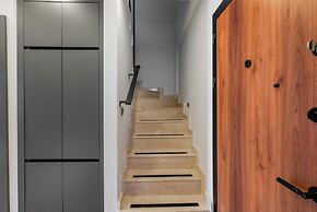 Duplex w Balcony Terrace 5 min to Beach