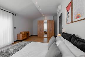 Duplex w Balcony Terrace 5 min to Beach