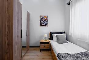 Duplex w Balcony Terrace 5 min to Beach