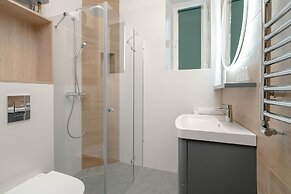 Poznań Stylish Grey by Renters