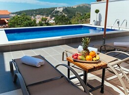 Apartments Trogrlić