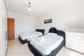 Central Main Square Apartment