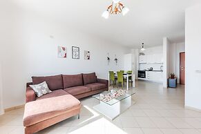 Central Main Square Apartment