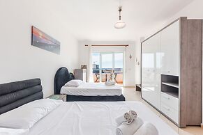 Central Main Square Apartment