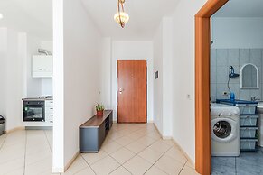 Central Main Square Apartment