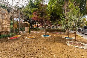 Central Main Square Apartment