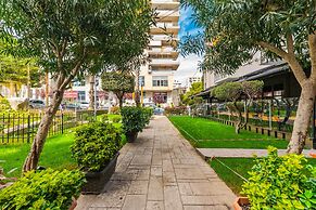 Central Main Square Apartment