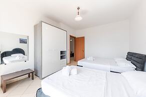 Central Main Square Apartment