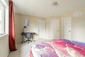 Modern 3BR 2BA Townhome in Lakeshore