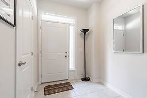 Modern 3BR 2BA Townhome in Lakeshore