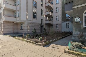 Bright Studio With Balkony by Renters