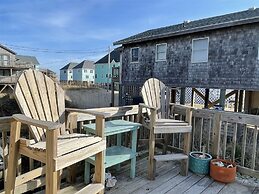 Sea Escape 3 Bedroom Cottage by RedAwning