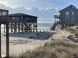 Sea Escape 3 Bedroom Cottage by RedAwning