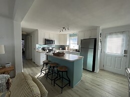Sea Escape 3 Bedroom Cottage by RedAwning