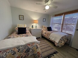 Sea Escape 3 Bedroom Cottage by RedAwning