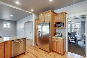 Family-friendly Seattle Getaway: 9 Mi to Downtown!