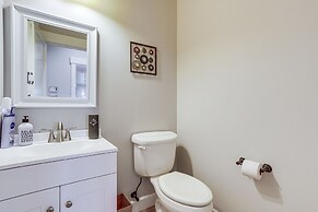 Family-friendly Seattle Getaway: 9 Mi to Downtown!