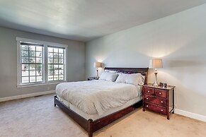 Family-friendly Seattle Getaway: 9 Mi to Downtown!