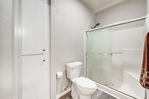 Near Spring Training: Mesa Condo w/ Pool Access!