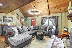 Secluded Sevierville Cabin: Hot Tub & Mtn Views!