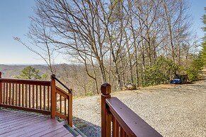Secluded Sevierville Cabin: Hot Tub & Mtn Views!