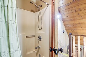 Secluded Sevierville Cabin: Hot Tub & Mtn Views!