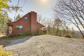 Secluded Sevierville Cabin: Hot Tub & Mtn Views!