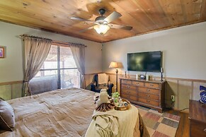 Secluded Sevierville Cabin: Hot Tub & Mtn Views!