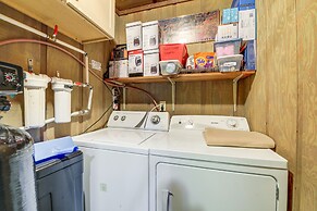 Secluded Sevierville Cabin: Hot Tub & Mtn Views!