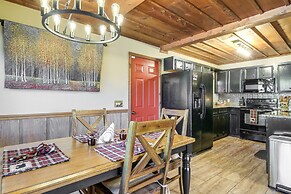 Secluded Sevierville Cabin: Hot Tub & Mtn Views!