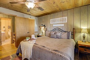 Secluded Sevierville Cabin: Hot Tub & Mtn Views!