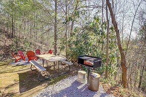 Secluded Sevierville Cabin: Hot Tub & Mtn Views!