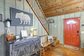 Secluded Sevierville Cabin: Hot Tub & Mtn Views!