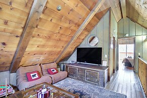 Secluded Sevierville Cabin: Hot Tub & Mtn Views!