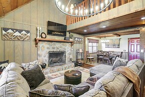 Secluded Sevierville Cabin: Hot Tub & Mtn Views!