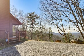 Secluded Sevierville Cabin: Hot Tub & Mtn Views!