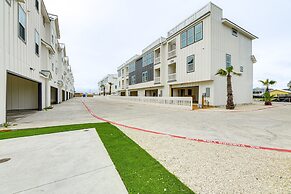 1 Mi to Beach: Gem w/ Pool Access in Port Aransas