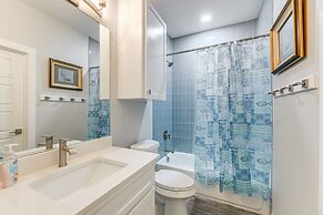 1 Mi to Beach: Gem w/ Pool Access in Port Aransas