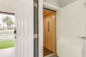 1 Mi to Beach: Gem w/ Pool Access in Port Aransas