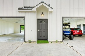 1 Mi to Beach: Gem w/ Pool Access in Port Aransas