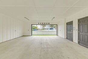 1 Mi to Beach: Gem w/ Pool Access in Port Aransas