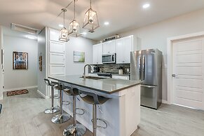 1 Mi to Beach: Gem w/ Pool Access in Port Aransas