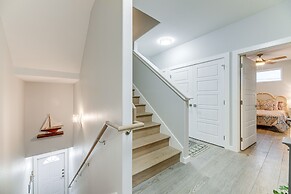 1 Mi to Beach: Gem w/ Pool Access in Port Aransas