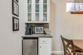 1 Mi to Beach: Gem w/ Pool Access in Port Aransas