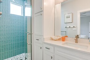 1 Mi to Beach: Gem w/ Pool Access in Port Aransas